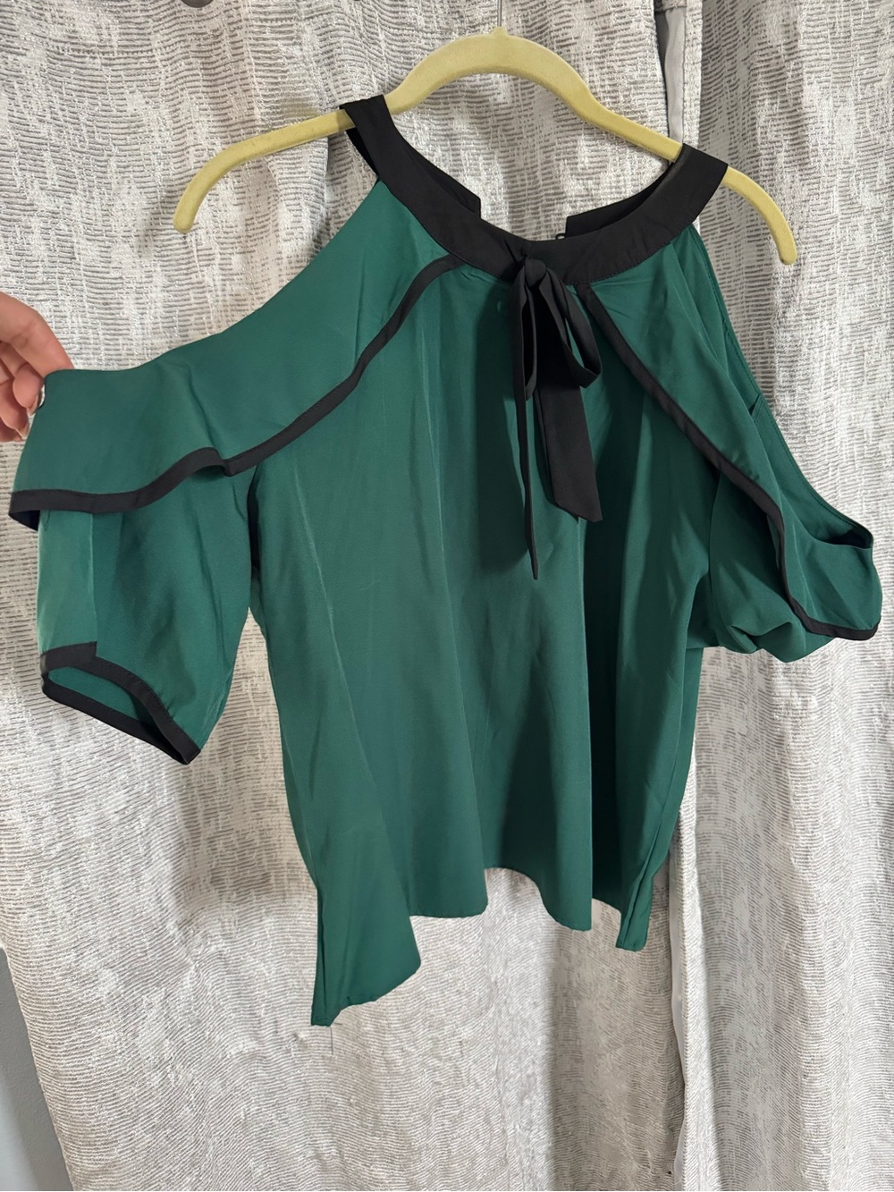 Elegant Cold-Shoulder Blouse with Tie Neck - Green